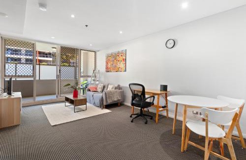 Waterloo Apartment | Inner-city Stay with Pool and Gym Access