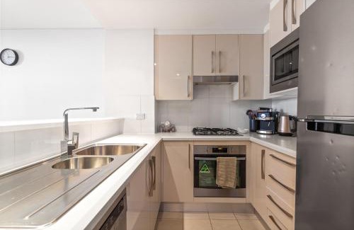 Waterloo Apartment | Inner-city Stay with Pool and Gym Access
