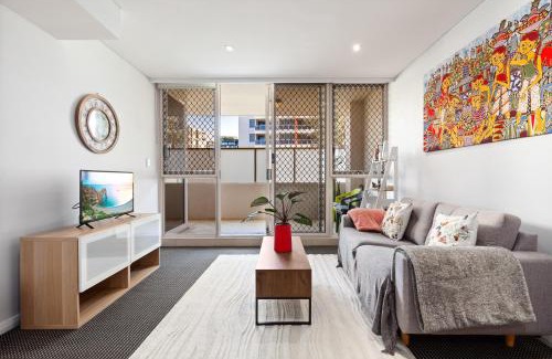 Waterloo Apartment | Inner-city Stay with Pool and Gym Access