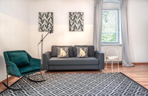 Innsbruck Apartment | InnsbruckHomes at Botanical Garden