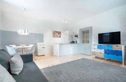 Innsbruck Apartment | InnsbruckHomes at Botanical Garden