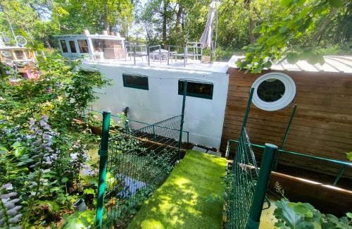 Gardouch Boat Rental | Insolite Péniche Amazonie canal du midi