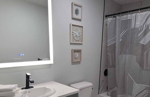 Roselle Apartment | Insta Ready 2 Bd/2Ba w/ Free Parking
