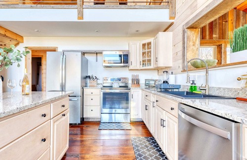 Sterling Cabin | Insta-worthy Cabin | Hot Tub on 10 Private Acres