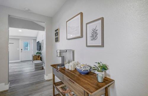 Central Colorado Springs House | Institute Charm - Near Hotspots King Sleek Studio