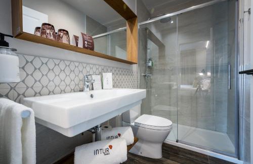 San Sebastian Centro Hotel | Intelier Victoria