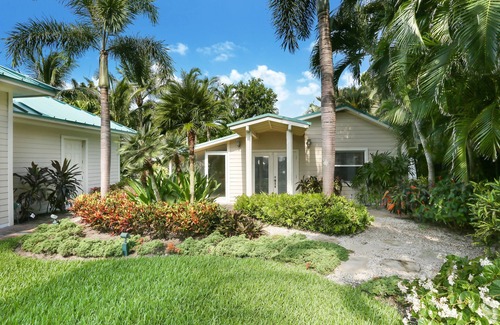 Jupiter House | Intercoastal Waterfront Property with Dock