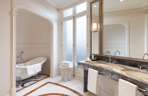La Chapelle-en-Serval Hotel | InterContinental Chantilly Chateau Mont Royal by IHG
