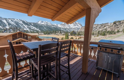 June Lake Condo | Interlaken #17 3 BEDROOM, 3 BATH, NEWLY REMODELED END UNIT
