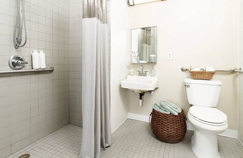 Gwinnett Place Hotel | Intown Suites Extended Stay - Atlanta GA- Duluth