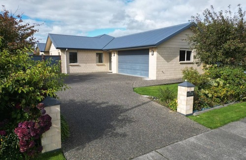 Invercargill House | Invercargill Quiet in the Court