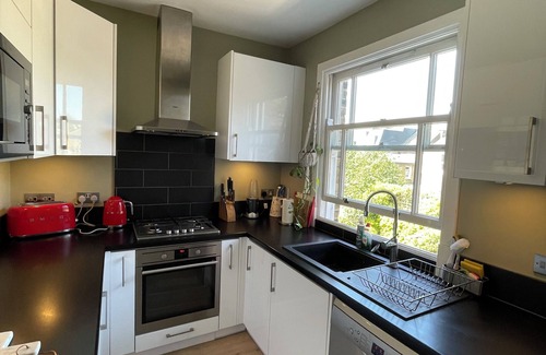 Wandsworth Apartment | Inviting 1-Bed Flat | Wi-Fi | Wandsworth Town