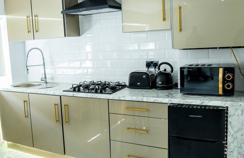 Bradford House | Inviting 1-Bed House in Bradford