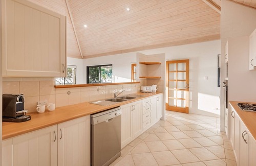 Yallingup House | INVITING 2 STOREY COASTAL ESCAPE IN PRIME HOLIDAY POSITION ON YALLINGUP HILL