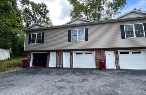 Johnson City House | Inviting 2BR Townhome | Garage + Modern Style