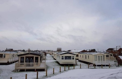 Ingoldmells Cabin | Inviting Beautiful 3-bed Caravan in Ingoldmells
