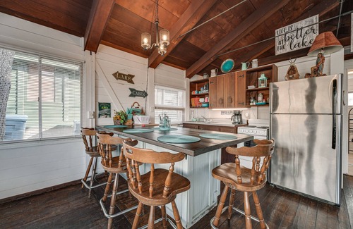 Kimberling City Cabin | Inviting Cabin ~ 11 Mi to Silverdollar City