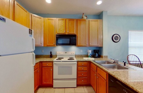 Red Hill Condo | Inviting condo with golf, tennis, pool, central AC, & W/D