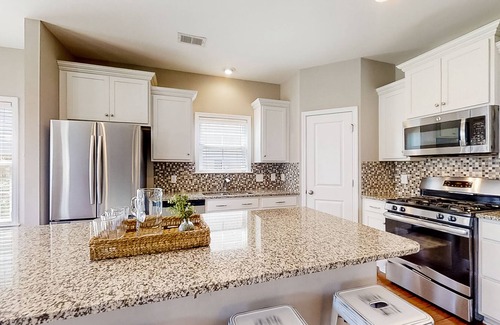 Johns Island House | Inviting dog-friendly home with full kitchen, balcony, central AC, & W/D