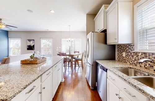 Johns Island House | Inviting dog-friendly home with full kitchen, balcony, central AC, & W/D