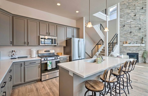 Deer Mountain House | Inviting Hideout Townhome w/Balcony & Lake Views!