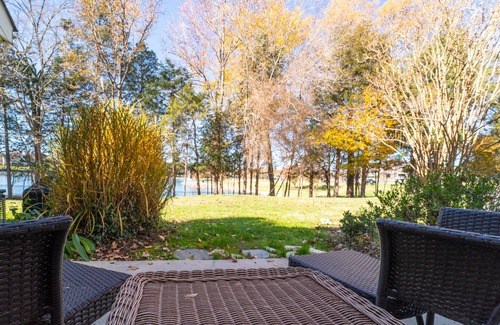Pineville House | Inviting Home on Beautiful Pond