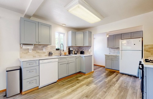 Warrenton House | Inviting home with full kitchen, patio, firepit, & W/D