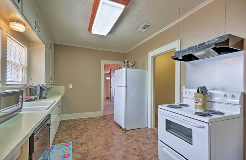 North Overton House | Inviting Lubbock Home > 1 Mi to Downtown