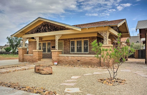 North Overton House | Inviting Lubbock Home > 1 Mi to Downtown