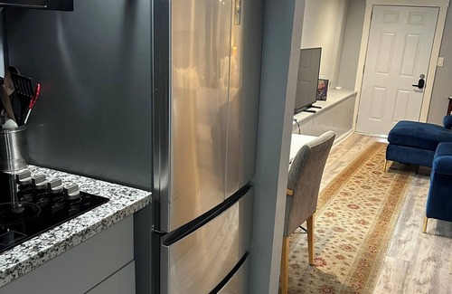 Oak Knoll - Redwood Park House | Inviting New Efficiency Apartment on Eagle Hill in Redwood City