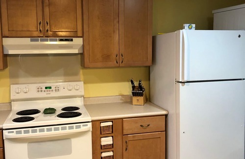 Palmetto Dunes Villa | Inviting Palmetto Dunes condo w/pool, private W/D & deck near beach & golf