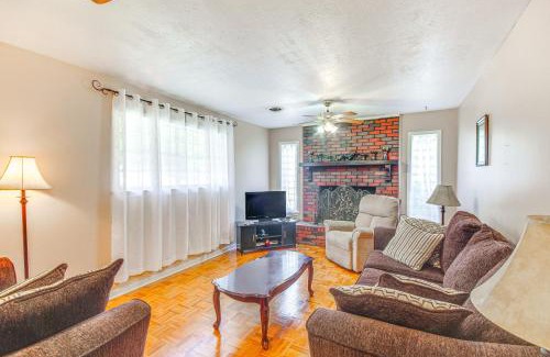 Vicksburg House | Inviting Vicksburg Home with Patio and Charcoal Grill!