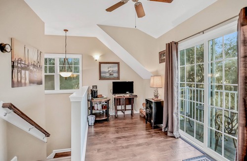 Fernandina Beach Cottage | Inviting waterfront cottage with balcony, firepit, marsh views, & washer/dryer