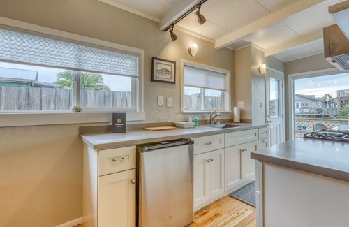 Eureka Cottage | Inviting waterfront cottage w/deck featuring a BBQ, kayaks, and canal access