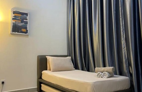 Putrajaya Apartment | IOI Conezion Iman's Home with Pool View Unit