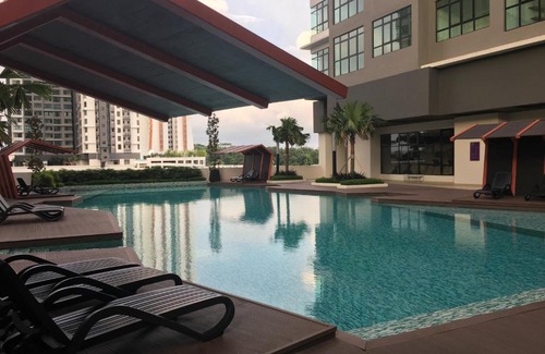Putrajaya Apartment | IOI Conezion Iman's Home with Pool View Unit