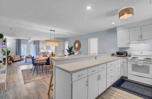 Sullivan's Island House | Ion by AvantStay | Walk to Beach, Dining, Shopping | Central Location | Deck