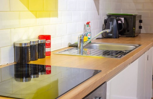 Bury St Edmunds Apartment | Ipswich City Centre Stay – 2BR 2BATH Flat for 6 Guests