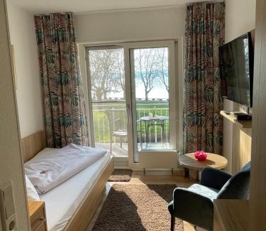 Radolfzell am Bodensee Hotel | Iris am See garni