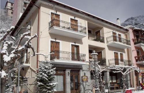 Arachova House | Iris