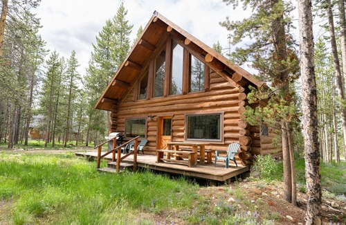 Stanley Cabin | Iron Creek Log Home - The Perfect 'Cabin In The Woods'