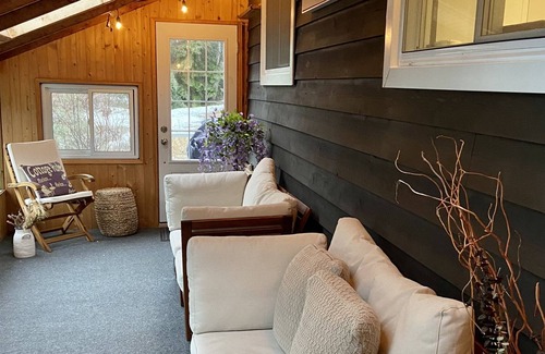 Minden Hills Cottage | Irondale River House