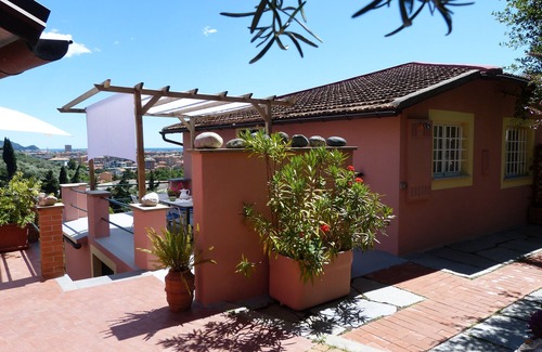 Chiavari Apartment | is a small apartment recently restored. Ideal for a couple.