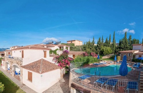 Tanaunella Apartment | ISA-Residence with swimming-pool in Tanaunella, apartments with air conditioning and private outdoor space