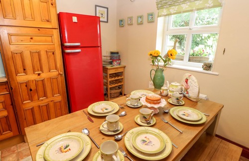 Allendale Cottage | ISAACS COTTAGE, pet friendly, character holiday cottage in Allendale