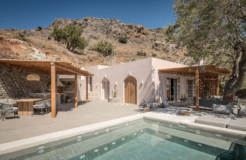Plakias Villa | Isla Beach House, a Timeless Retreat