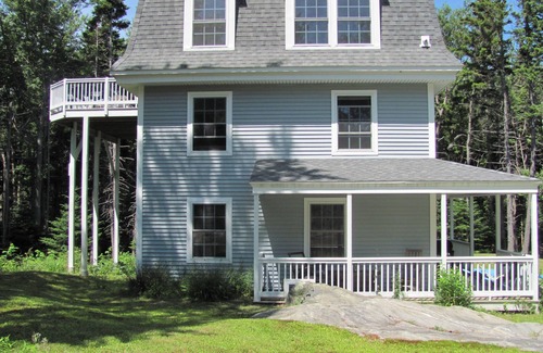 Long Island House | Island Escape - Spacious 4 BR House with Car included!