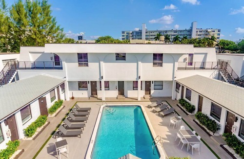 Deerfield Beach Apartment | Island Studio 108 w/Pool View 482 Feet to Beach