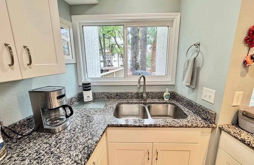 Hilton Head Island Condo | Island Thyme - Hilton Head 3BR 2BA Walk to Beach