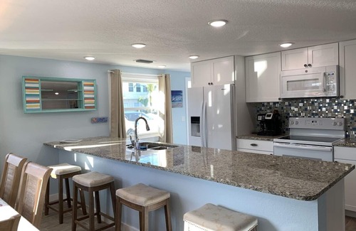 Holmes Beach House | Island Vibe 5: Close to Beach with Private Heated Pool